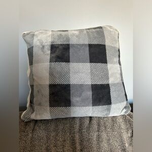 Patterned Plaid Cover WITH Pillow Insert